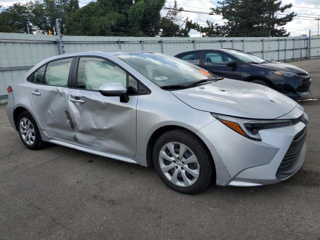 JTDBCMFE8RJ028677 - 2024 TOYOTA COROLLA LE SILVER photo 4