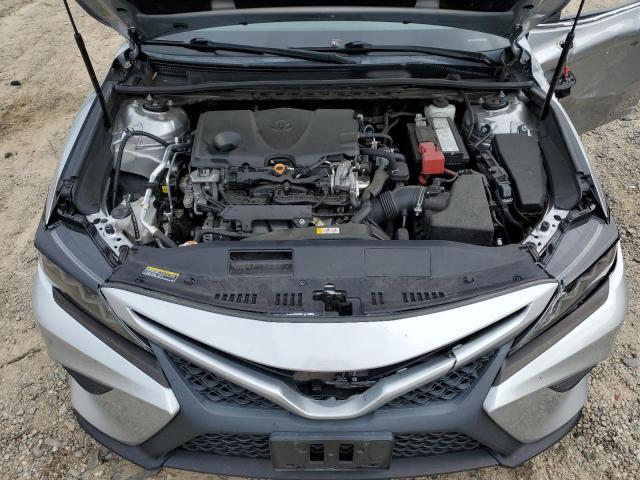 4T1G11AK9LU965319 - 2020 TOYOTA CAMRY SE 银色 照片 11