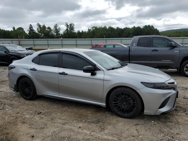 4T1G11AK9LU965319 - 2020 TOYOTA CAMRY SE 银色 照片 4