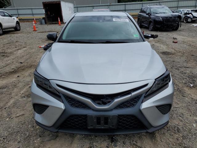 4T1G11AK9LU965319 - 2020 TOYOTA CAMRY SE 银色 照片 5