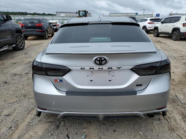 4T1G11AK9LU965319 - 2020 TOYOTA CAMRY SE 银色 照片 6