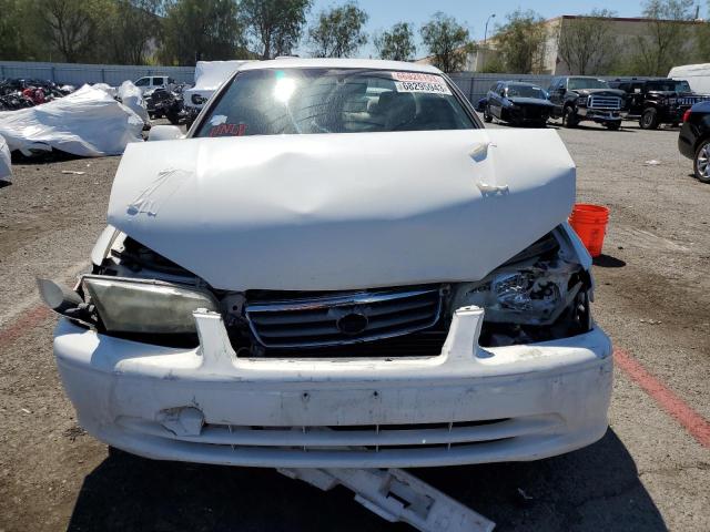 JT2BG28K810602211 - 2001 TOYOTA CAMRY LE WHITE photo 5