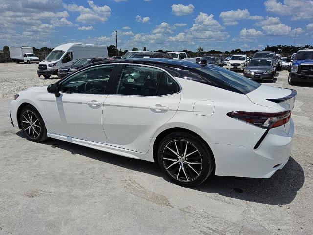 4T1G11AK2PU163989 - 2023 TOYOTA CAMRY SE NIGHT SHADE WHITE photo 2