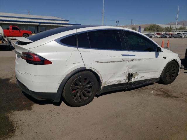 5YJXCDE29HF046186 - 2017 TESLA MODEL X WHITE photo 3