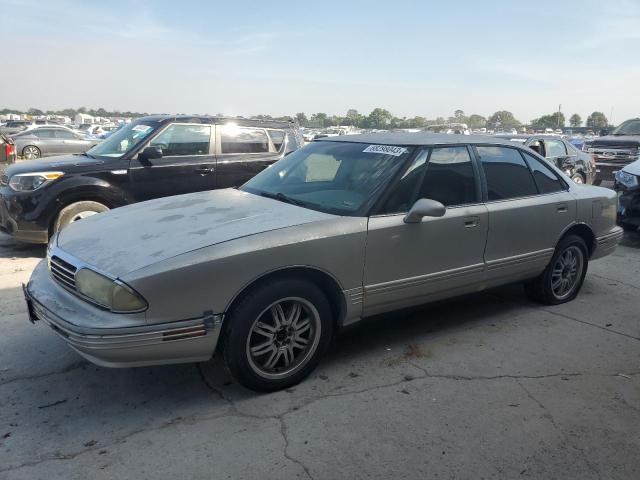 1G3HC52K8V4837536 - 1997 OLDSMOBILE REGENCY WHITE photo 2