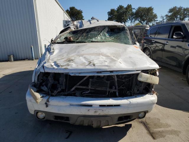 1GNEK13T71R225435 - 2001 CHEVROLET TAHOE K1500 WHITE photo 5