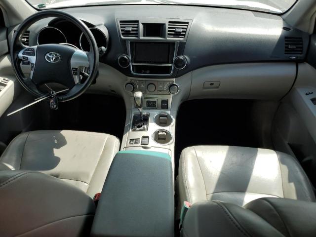 5TDBK3EH3DS192827 - 2013 TOYOTA HIGHLANDER BASE SILVER photo 8