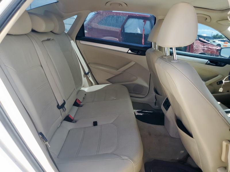 1VWBP7A30DC144686 - 2013 VOLKSWAGEN PASSAT SE თეთრი ფოტო 10