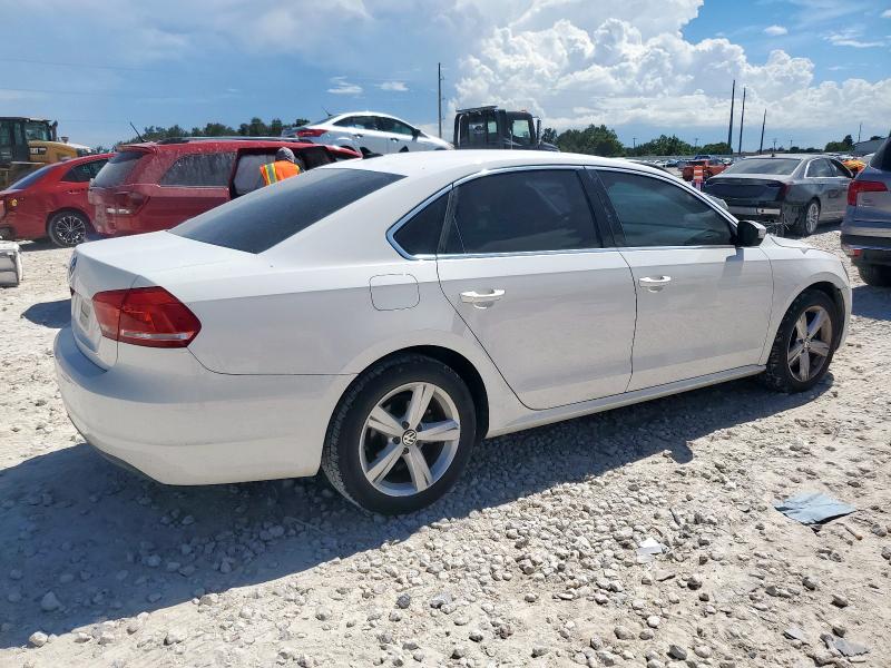 1VWBP7A30DC144686 - 2013 VOLKSWAGEN PASSAT SE თეთრი ფოტო 3