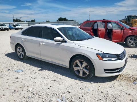 1VWBP7A30DC144686 - 2013 VOLKSWAGEN PASSAT SE თეთრი ფოტო 4