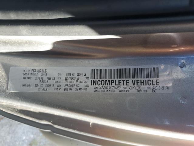 3C7WRNDL0KG686057 - 2019 RAM 5500 银色 照片 12