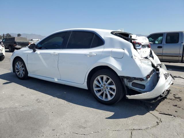 4T1C11AK5NU668890 - 2022 TOYOTA CAMRY LE WHITE photo 2