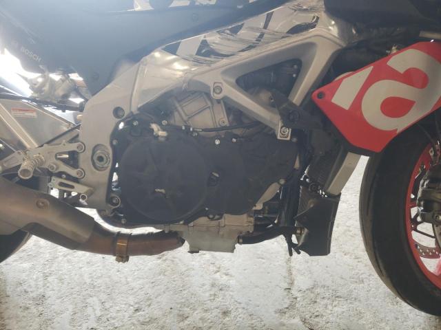 ZD4KGUA03JS000479 - 2018 APRILIA TUONO SILVER photo 7