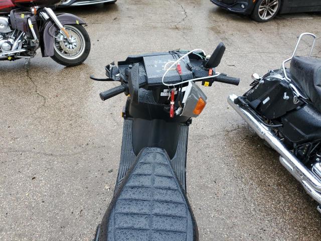 3H1HF03087D201886 - 2007 HONDA CH80 GRAY photo 5