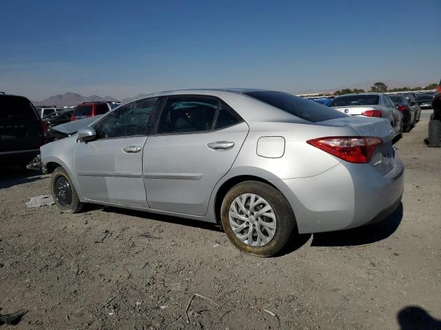 2T1BURHE6JC029124 - 2018 TOYOTA COROLLA L ვერცხლისფერი ფოტო 2