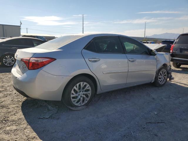 2T1BURHE6JC029124 - 2018 TOYOTA COROLLA L ვერცხლისფერი ფოტო 3