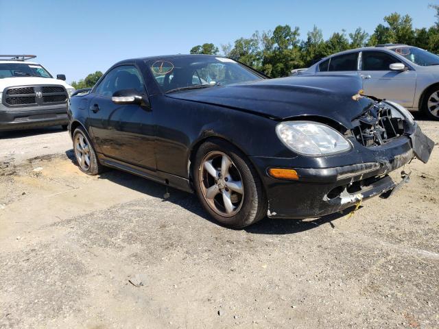 WDBKK65F41F190739 - 2001 MERCEDES-BENZ SLK 320 BLACK photo 4