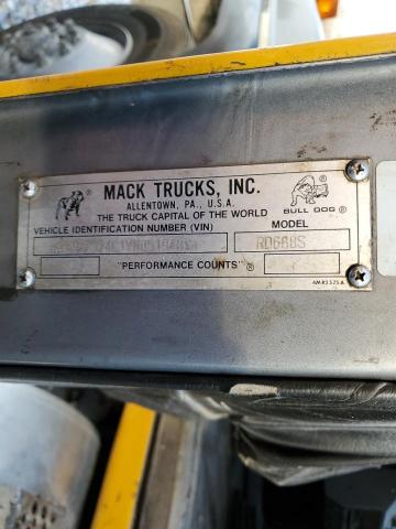 1M2P324C1YM051948 - 2000 MACK 600 RD600 YELLOW photo 10