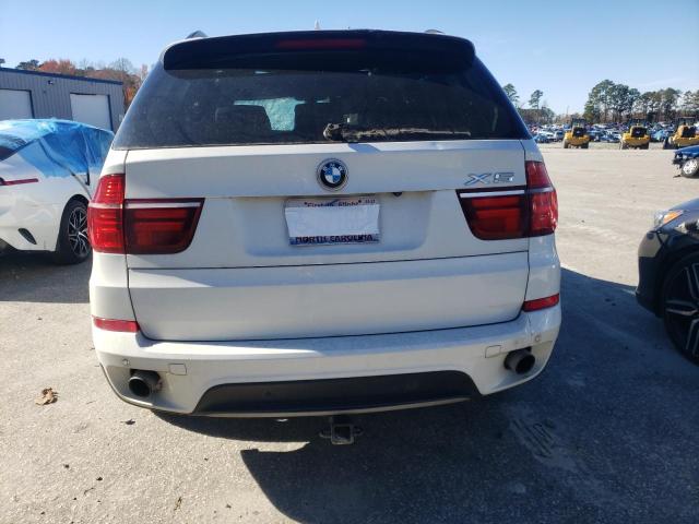 5UXZW0C51D0B95739 - 2013 BMW X5 XDRIVE35D WHITE photo 3