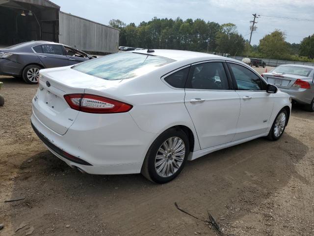 3FA6P0PU3GR190410 - 2016 FORD FUSION SE PHEV WHITE photo 3