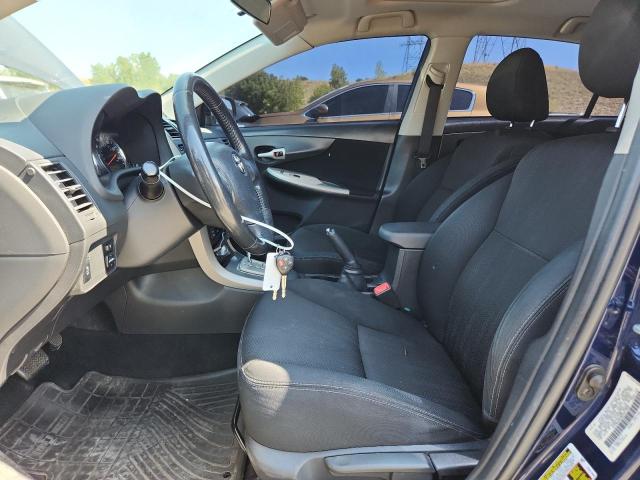 5YFBU4EE0DP077052 - 2013 TOYOTA COROLLA BASE Niebieski zdjęcie 7