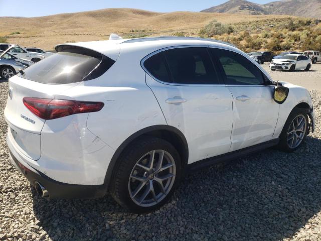 ZASFAKBNXJ7B93642 - 2018 ALFA ROMEO STELVIO TI WHITE photo 3