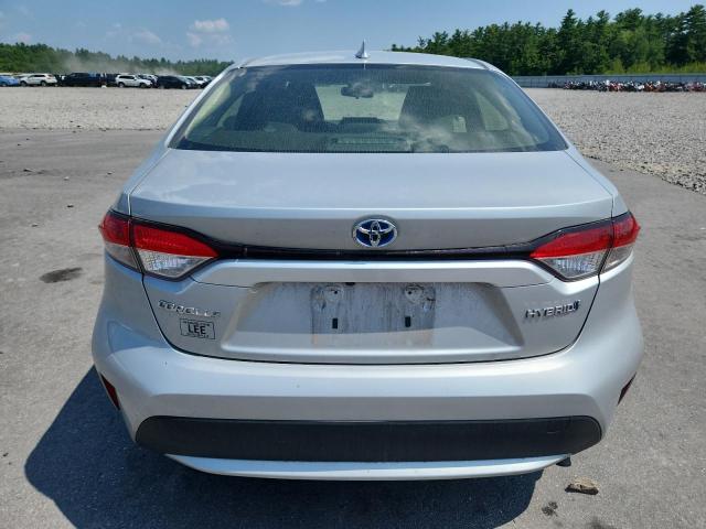 JTDEAMDE0MJ001830 - 2021 TOYOTA COROLLA LE SILVER photo 6
