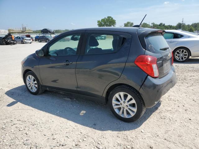 KL8CD6SA2JC466757 - 2018 CHEVROLET SPARK 1LT رمادي صورة 2