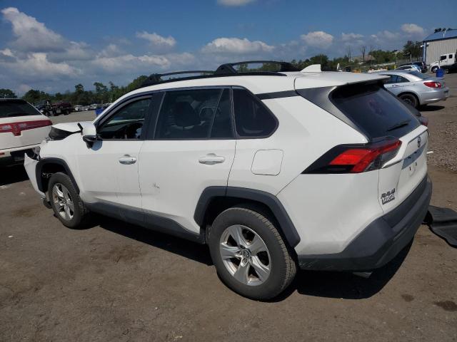 2T3P1RFV5MW155907 - 2021 TOYOTA RAV4 XLE WHITE photo 2