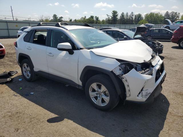 2T3P1RFV5MW155907 - 2021 TOYOTA RAV4 XLE WHITE photo 4