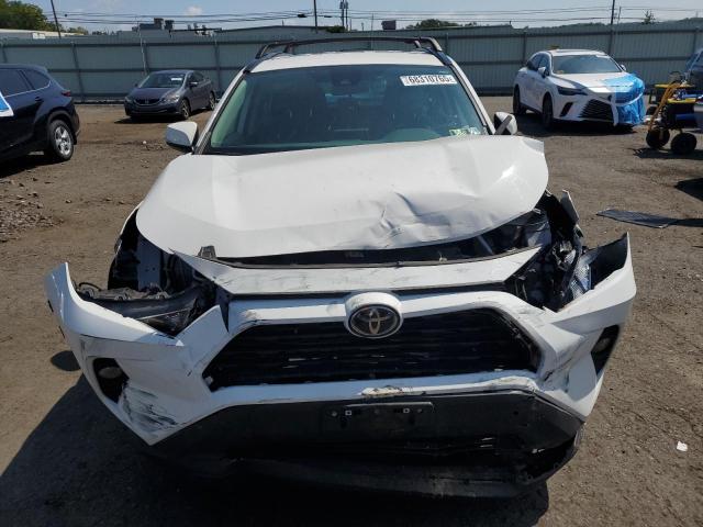2T3P1RFV5MW155907 - 2021 TOYOTA RAV4 XLE WHITE photo 5