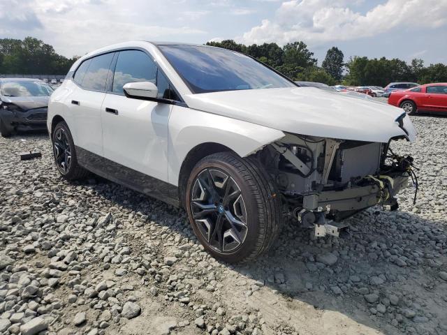 WB523CF03RCR79111 - 2024 BMW IX XDRIVE50 WHITE photo 4