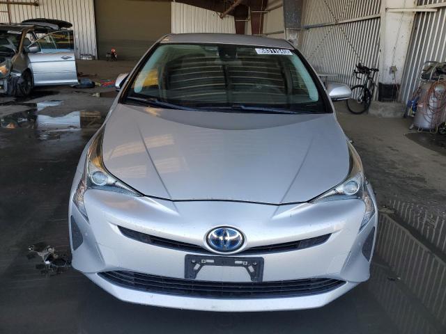 JTDKBRFU2J3068155 - 2018 TOYOTA PRIUS ვერცხლისფერი ფოტო 5