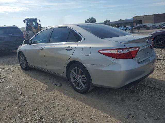 4T1BF1FK3GU565542 - 2016 TOYOTA CAMRY LE فضي صورة 2