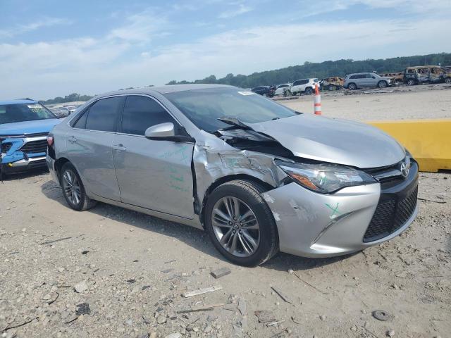 4T1BF1FK3GU565542 - 2016 TOYOTA CAMRY LE فضي صورة 4