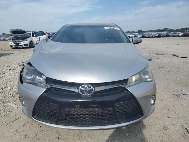 4T1BF1FK3GU565542 - 2016 TOYOTA CAMRY LE فضي صورة 5