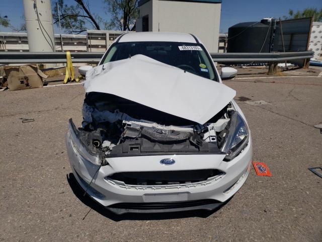 1FADP3F28FL384808 - 2015 FORD FOCUS SE WHITE photo 5