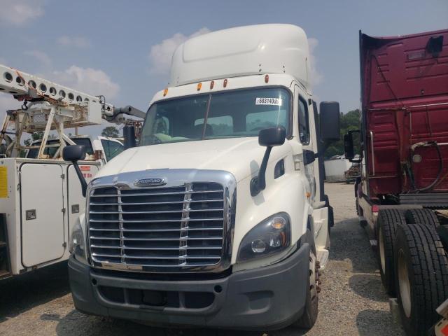 3AKJGBDV2FDGK7750 - 2015 FREIGHTLINER CASCADIA 1 WHITE photo 2