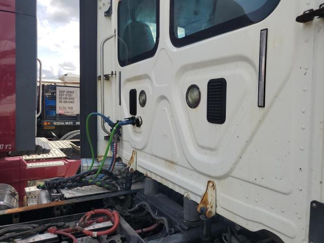 3AKJGBDV2FDGK7750 - 2015 FREIGHTLINER CASCADIA 1 WHITE photo 6