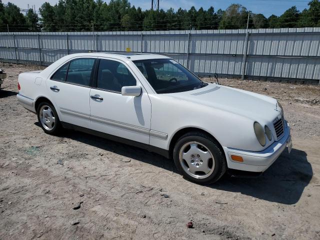 WDBJF72F2VA192857 - 1997 MERCEDES-BENZ E 420 WHITE photo 4