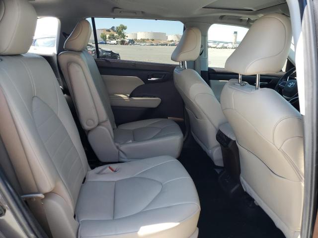 5TDGZRAH8NS546692 - 2022 TOYOTA HIGHLANDER XLE 灰色 照片 11