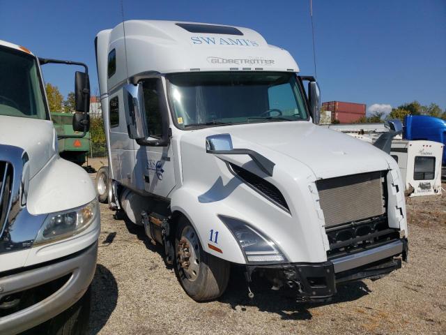 4V4NC9EJ1LN228023 - 2020 VOLVO VN VNL WHITE photo 1