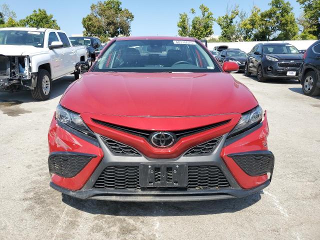 4T1T11AK5RU240503 - 2024 TOYOTA CAMRY SE NIGHT SHADE RED photo 5