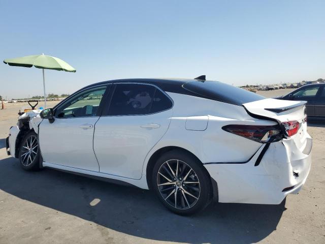 4T1G11AK4PU780259 - 2023 TOYOTA CAMRY SE NIGHT SHADE WHITE photo 2