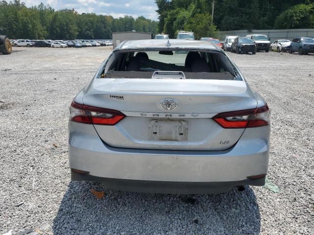 4T1C11AK2NU643073 - 2022 TOYOTA CAMRY LE ვერცხლისფერი ფოტო 6