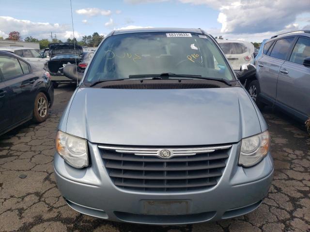 2A4GP44R86R783555 - 2006 CHRYSLER TOWN & COU LX BLUE photo 5