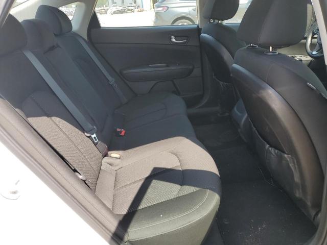 5XXGT4L3XGG004911 - 2016 KIA OPTIMA LX WHITE photo 10