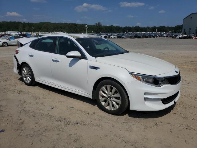 5XXGT4L3XGG004911 - 2016 KIA OPTIMA LX WHITE photo 4