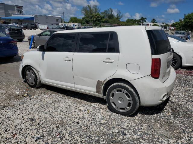JTLZE4FEXA1115014 - 2010 TOYOTA SCION XB WHITE photo 2