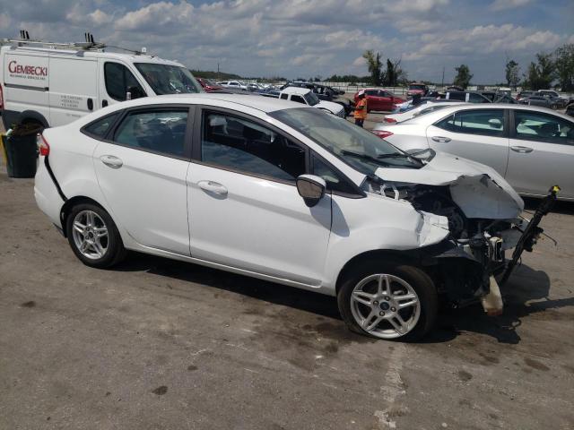 3FADP4BJ6KM158231 - 2019 FORD FIESTA SE WHITE photo 4